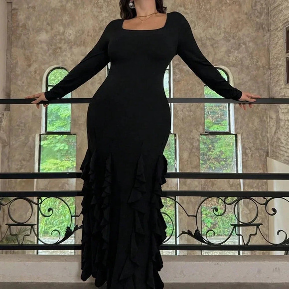 Black Elegant Women's Plus Size Sexy Design Scoop Neck Maxi A-Line Dress - Picture 7 of 8